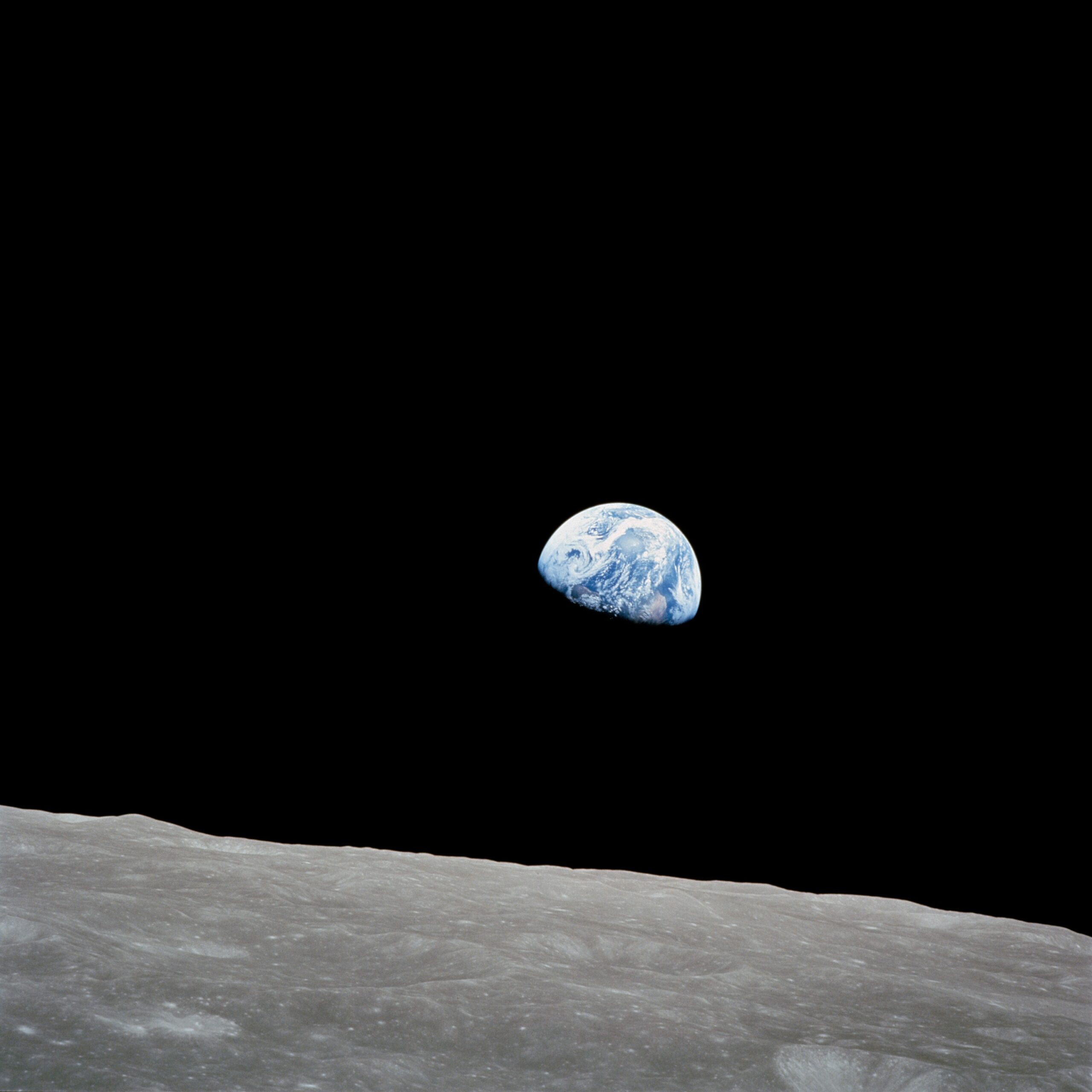 Le lever de Terre vu depuis l'orbite lunaire lors d'Apollo 8