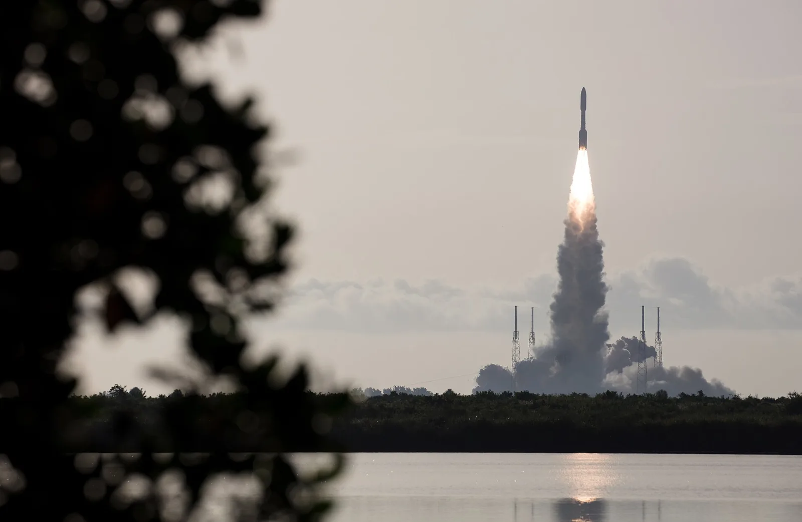 Une fusée Atlas V décolle de Cap Canaveral le 30 juillet 2020 avec le rover Perseverance, au premier jour d'une fenêtre de lancement vers Mars.