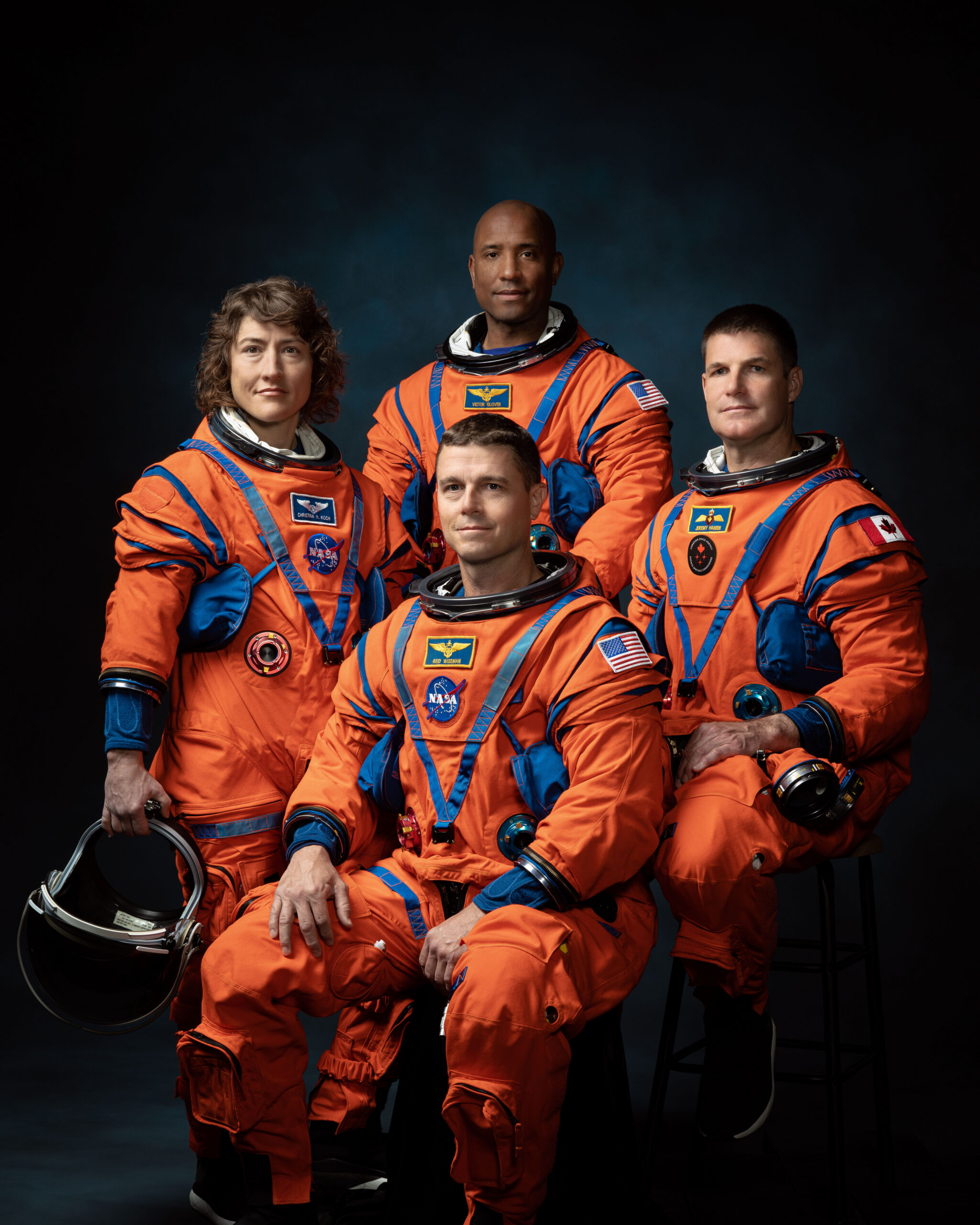 Portrait officiel de l'équipage de la mission Artemis II : Reid Wiseman, Victor Glover, Christina Koch et Jeremy Hansen